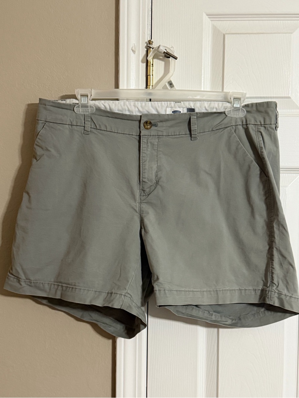 Old Navy Light Gray Flat-Front Chino Shorts